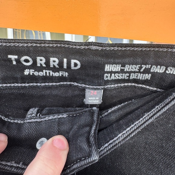 High Rise Dad Shorts - Picture 3 of 8